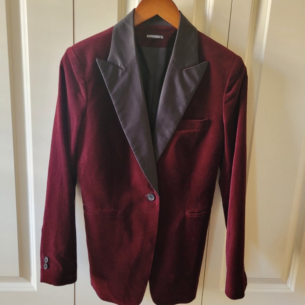 Wine Red Velvet Tuxedo Woman's 2-pc. set. Size 8. EEUC.